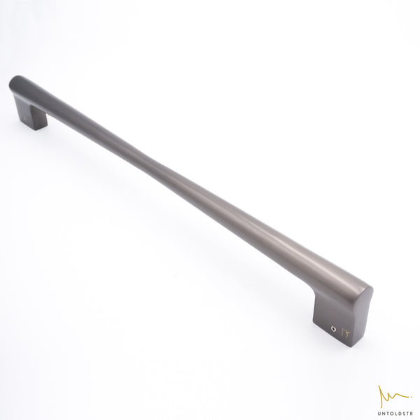 1009 SOLID BRASS DOOR PULL - L495MM