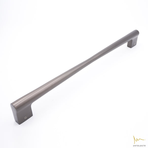 1009 SOLID BRASS DOOR PULL - L495MM